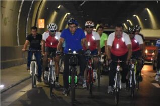 وزير الرياضة يقود ماراثون دراجات